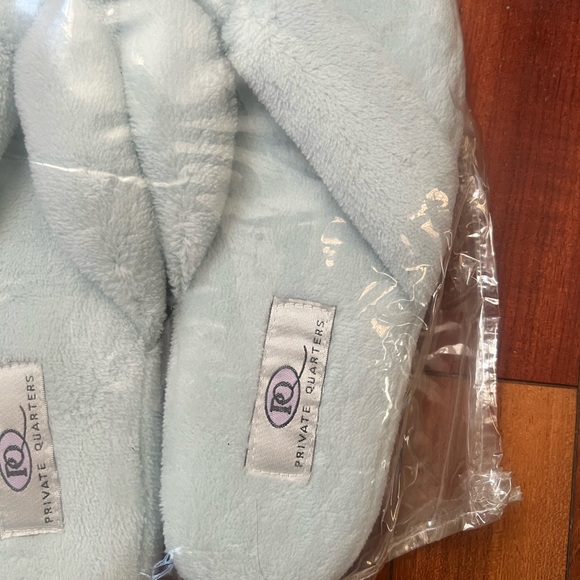 New never used Private Quarters Baby Blue Thong Slippers One Size in packaging - Picture 3 of 4
